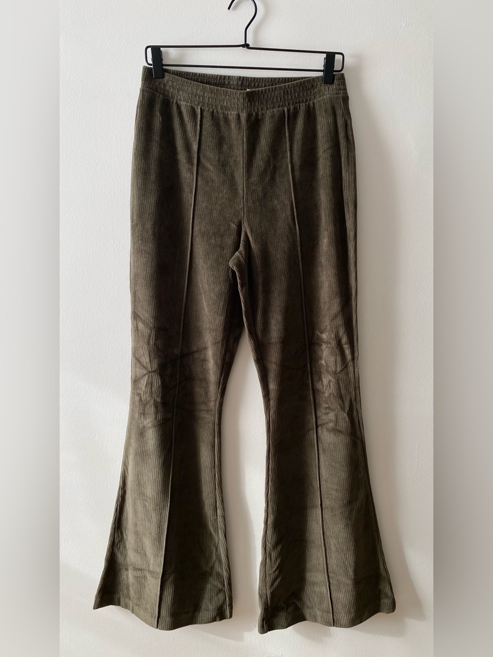 Aerie Women’s Olive Green Corduroy Flared Pants NWOT size M